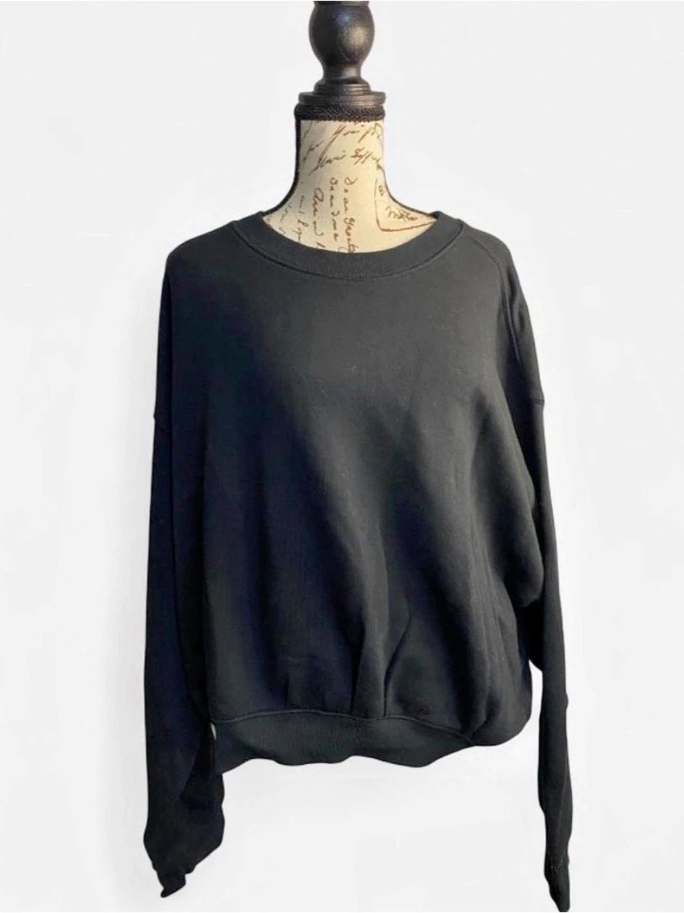 Universal Thread Black Sweatshirt Size Large NWT